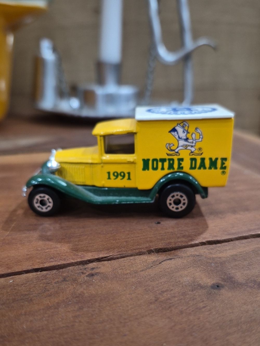 MATCHBOX MB38 MODEL A FORD VAN NOTRE DAME FIGHTING IRISH 1991 MEMORABILIA
